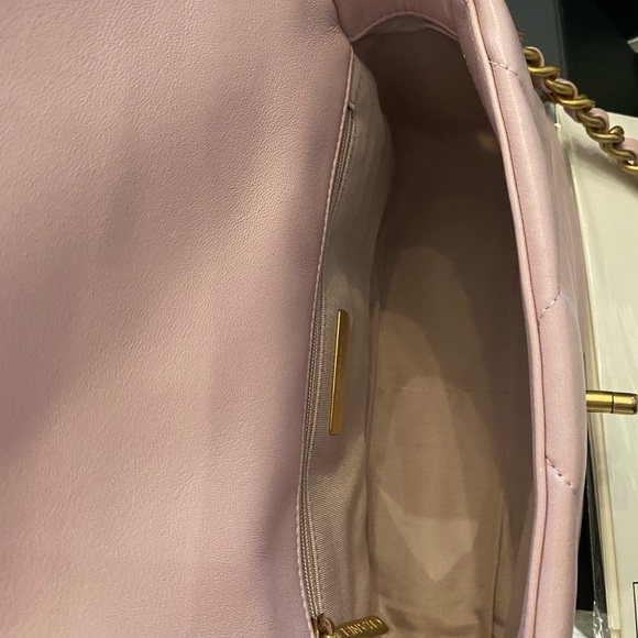 Chanel 19 small light pink - Picture 7 of 12